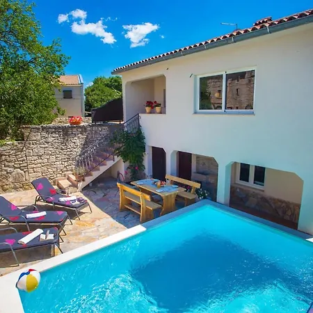 Kris With Pool In Σπίτι διακοπών