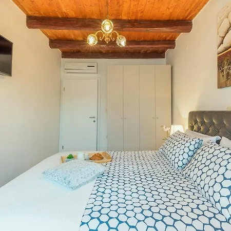 Hébergement de vacances Kris With Pool In Mrgani