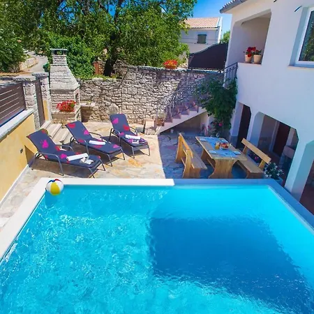 Kris With Pool In * Mrgani