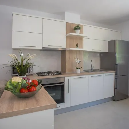 Hébergement de vacances Kris With Pool In *