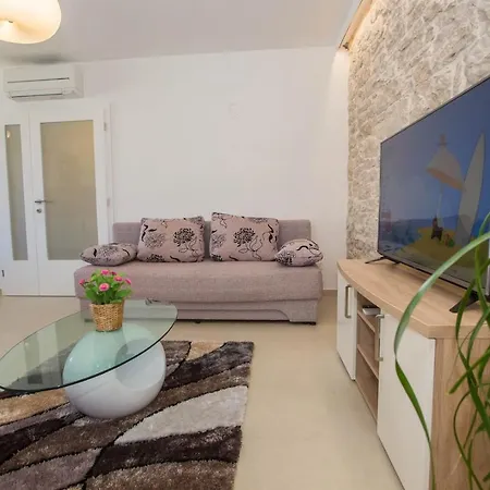 Kris With Pool In Mrgani