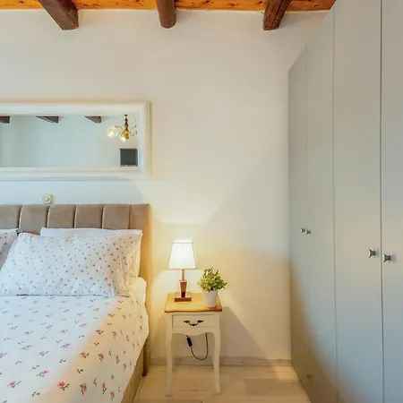 Kris With Pool In Mrgani