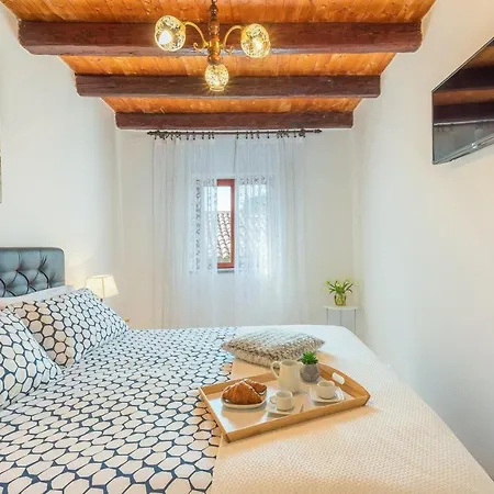 Kris With Pool In Mrgani