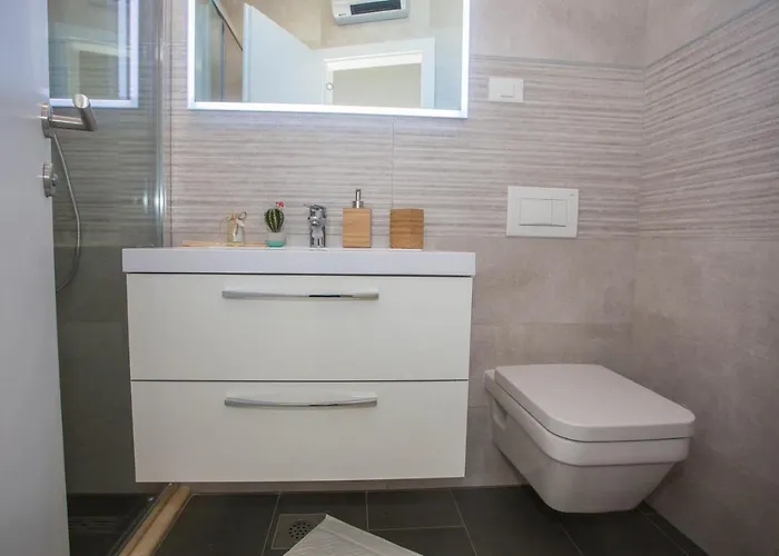 Kris With Pool In Mrgani