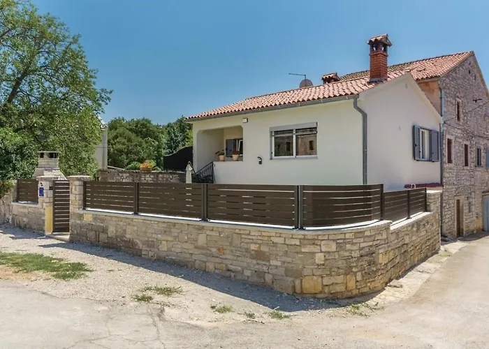 Kris With Pool In Vakantiehuis