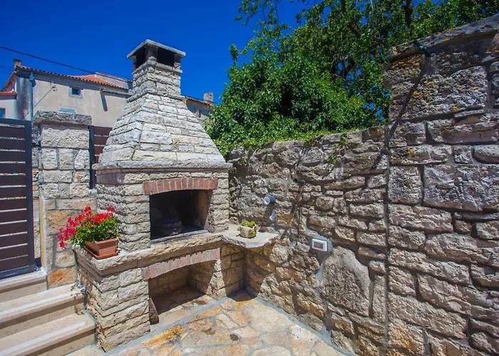 Kris With Pool In Vakantiehuis *