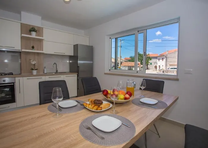 Kris With Pool In Vakantiehuis