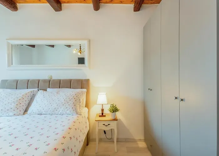 Kris With Pool In Mrgani