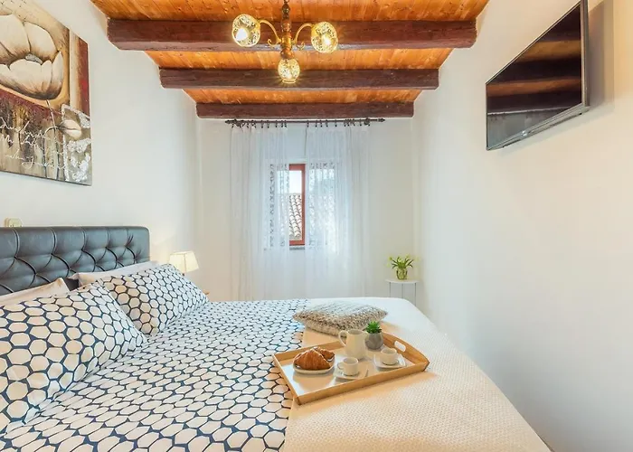 Kris With Pool In Mrgani