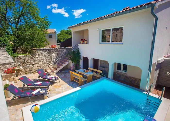 Kris With Pool In Vakantiehuis